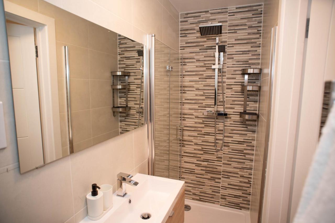 Walnut Flats-F4, 2-Bedroom With Ensuite - Parking, Netflix, Wifi - Close To Oxford, Bicester & Blenheim Palace Кидлингтън Екстериор снимка